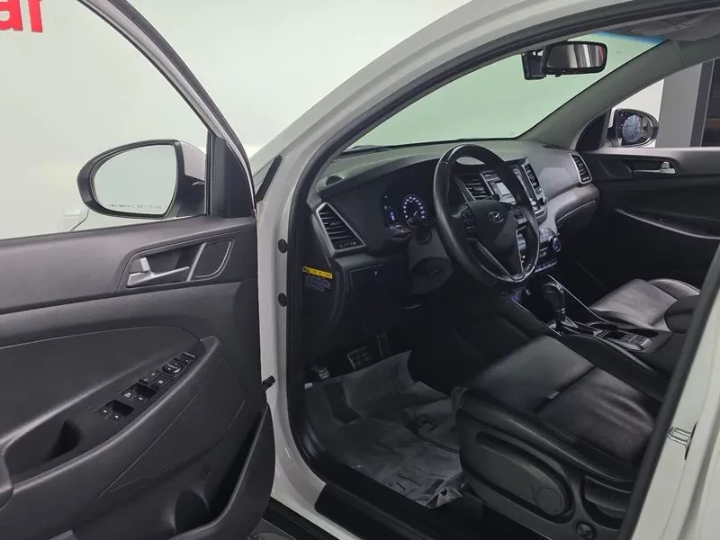 Hyundai Tucson  1.7 2WD SMART, снимка 10 - Автомобили и джипове - 54955806