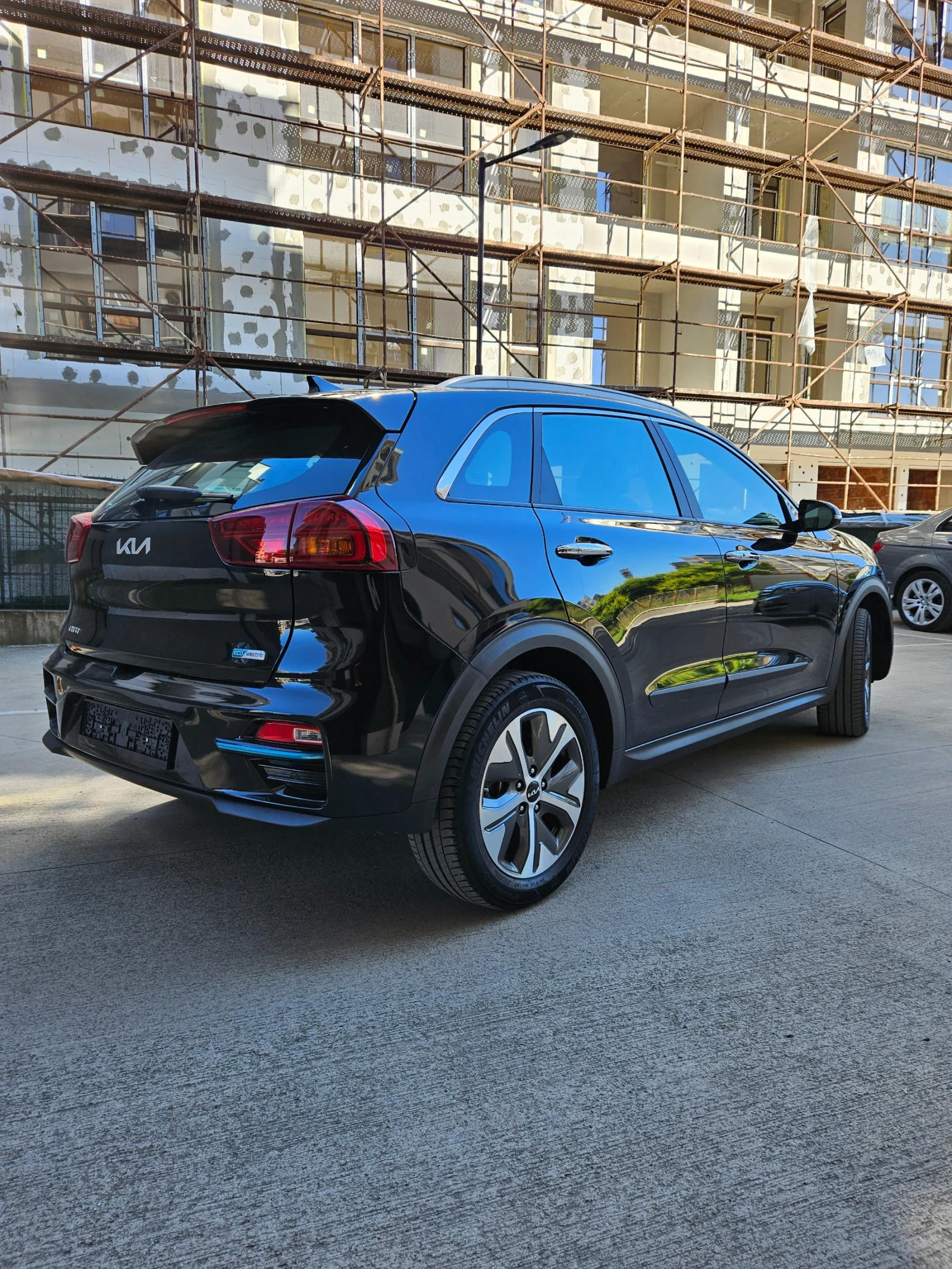Kia Niro НОВ!!! 58000 км !!! 64 kwh !!! ТОП СЪСТОЯНИЕ, снимка 7 - Автомобили и джипове - 54899304