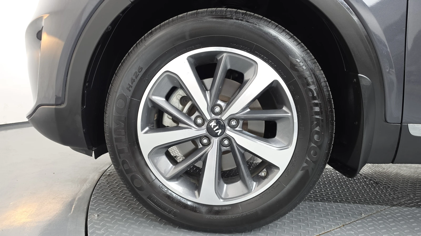 Kia Sorento 2.0* ПОДГРЕВ ВОЛАН* КРАЙНА ЦЕНА, снимка 5 - Автомобили и джипове - 55302248