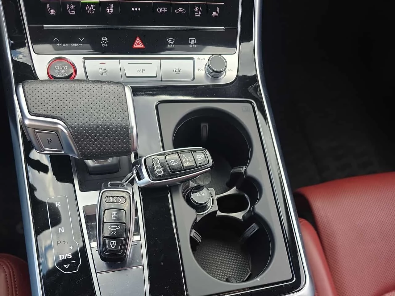 Audi SQ8 * 4.0 TFSI quattro * CARFAX * ОПЦИЯ ЗА ФИНАНСИРАНЕ, снимка 16 - Автомобили и джипове - 55303433