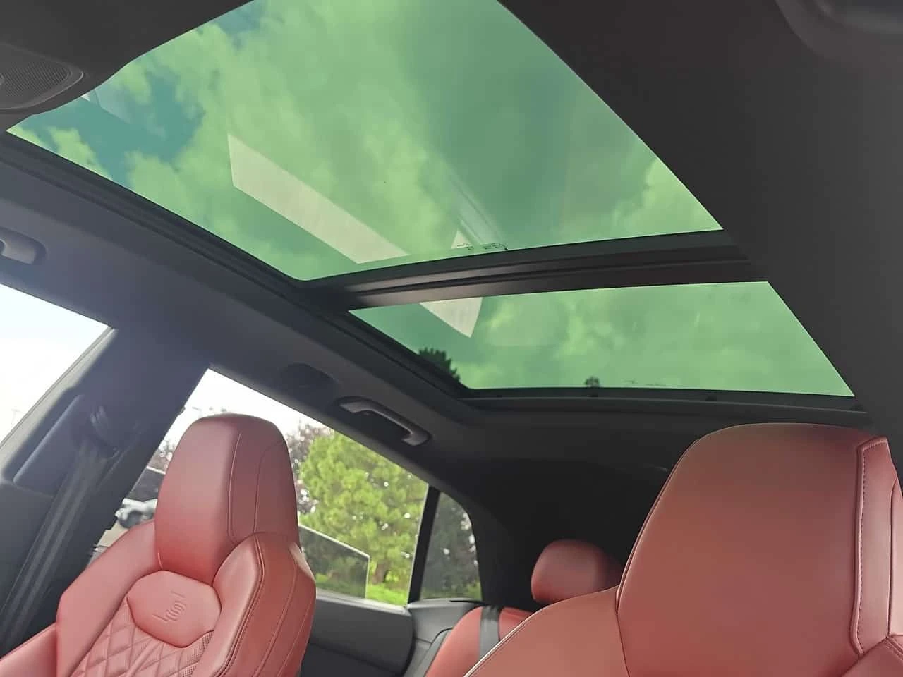 Audi SQ8 * 4.0 TFSI quattro * CARFAX * ОПЦИЯ ЗА ФИНАНСИРАНЕ, снимка 12 - Автомобили и джипове - 55303433