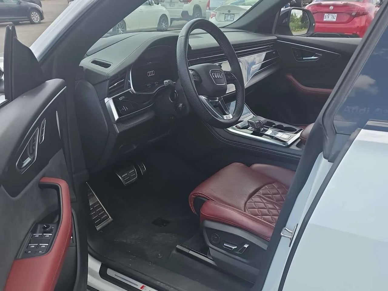 Audi SQ8 * 4.0 TFSI quattro * CARFAX * ОПЦИЯ ЗА ФИНАНСИРАНЕ, снимка 5 - Автомобили и джипове - 55303433