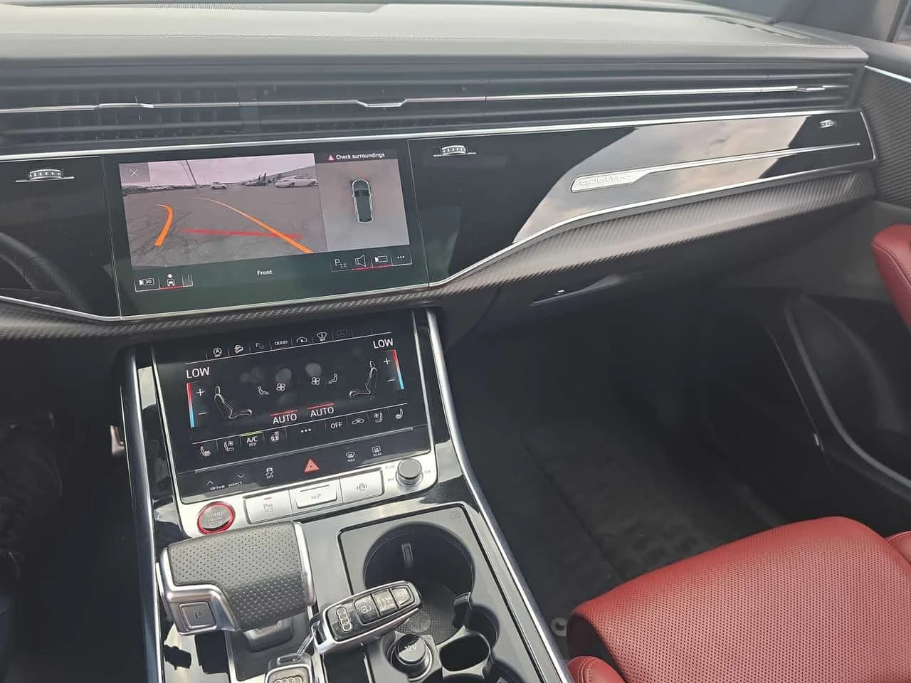 Audi SQ8 * 4.0 TFSI quattro * CARFAX * ОПЦИЯ ЗА ФИНАНСИРАНЕ, снимка 17 - Автомобили и джипове - 55303433