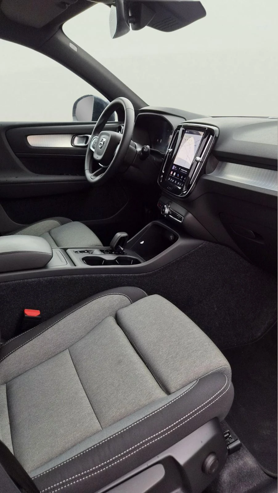 Volvo XC40 Mild hybrid 2.0L, снимка 11 - Автомобили и джипове - 56301157