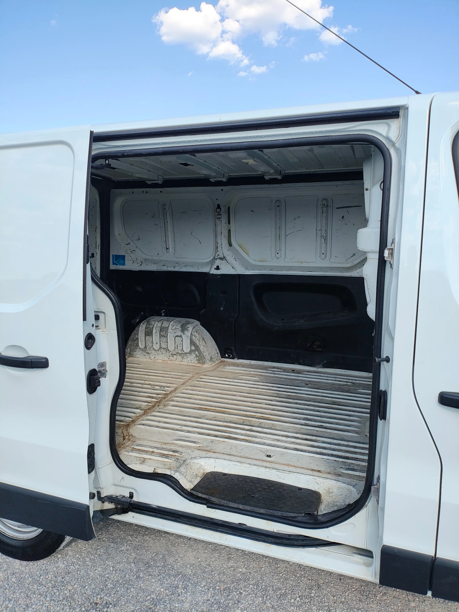 Renault Trafic 1.6 dci - изображение 9
