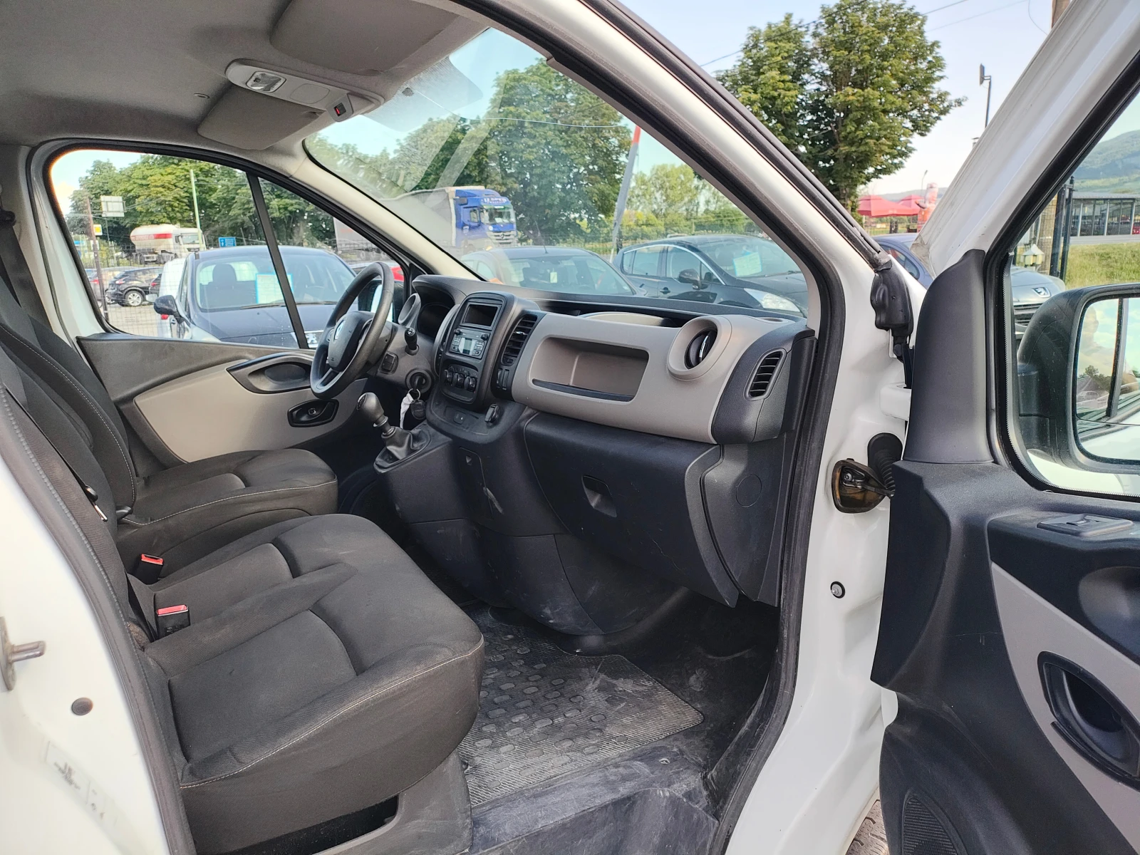 Renault Trafic 1.6 dci - изображение 10