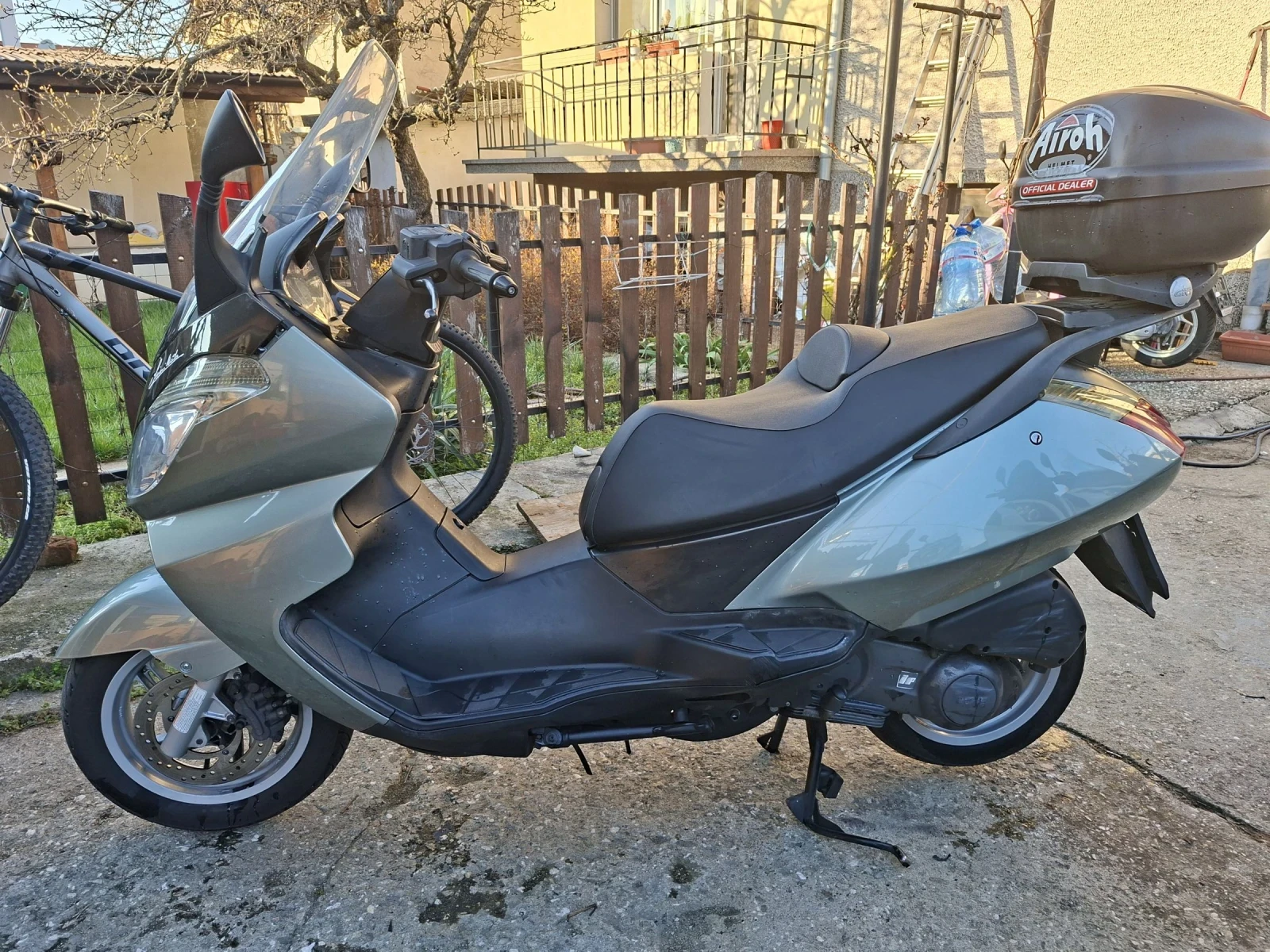 Aprilia Atlantic 250ie Мотора е като нов във всяко едно отношение, снимка 10 - Мотоциклети и мототехника - 54100495