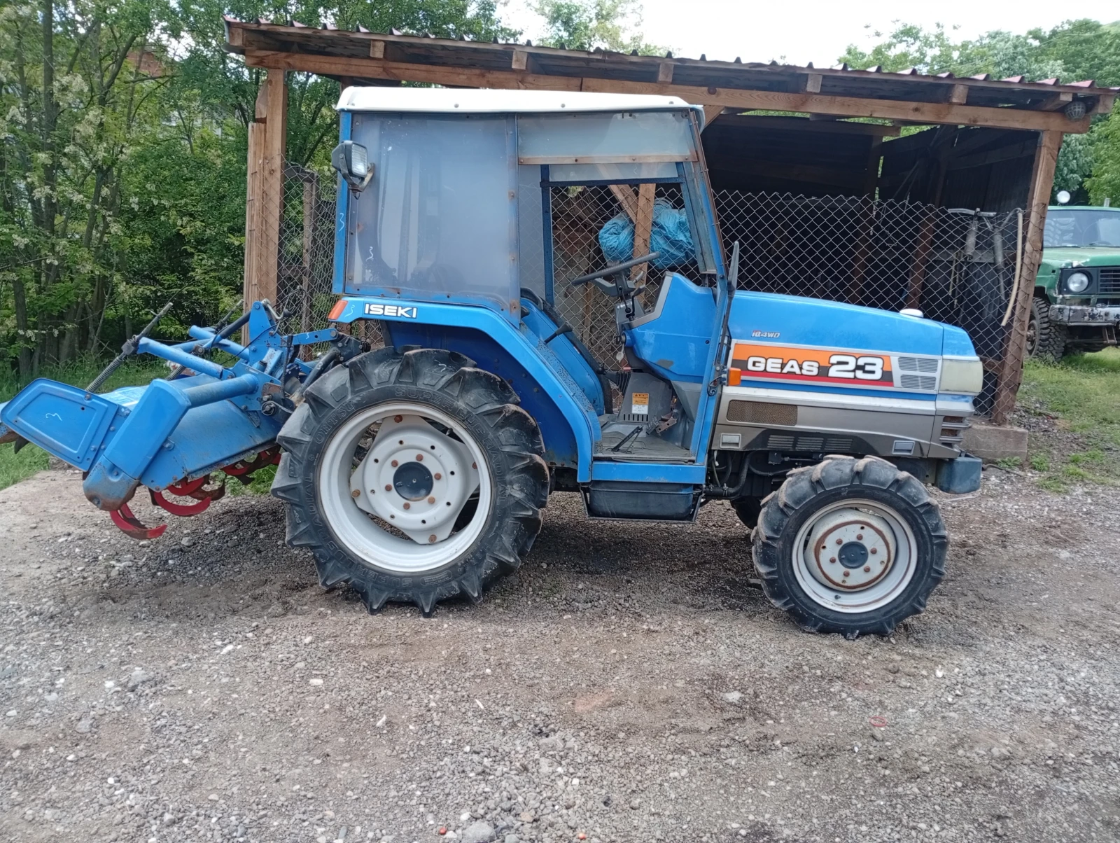 Трактор ISEKI 23 4х4.