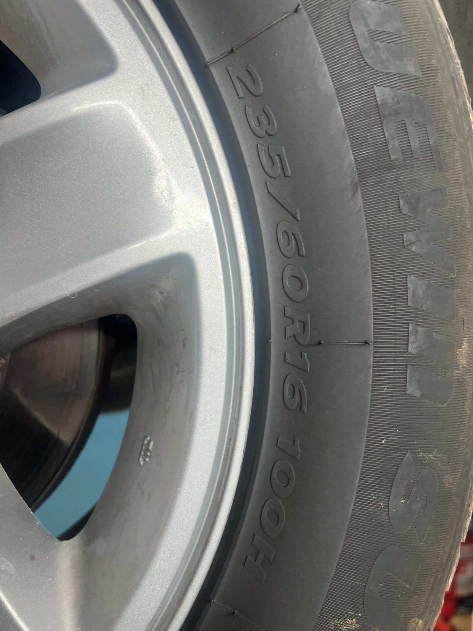 Гуми Зимни 235/60R16, снимка 3 - Гуми и джанти - 53949185