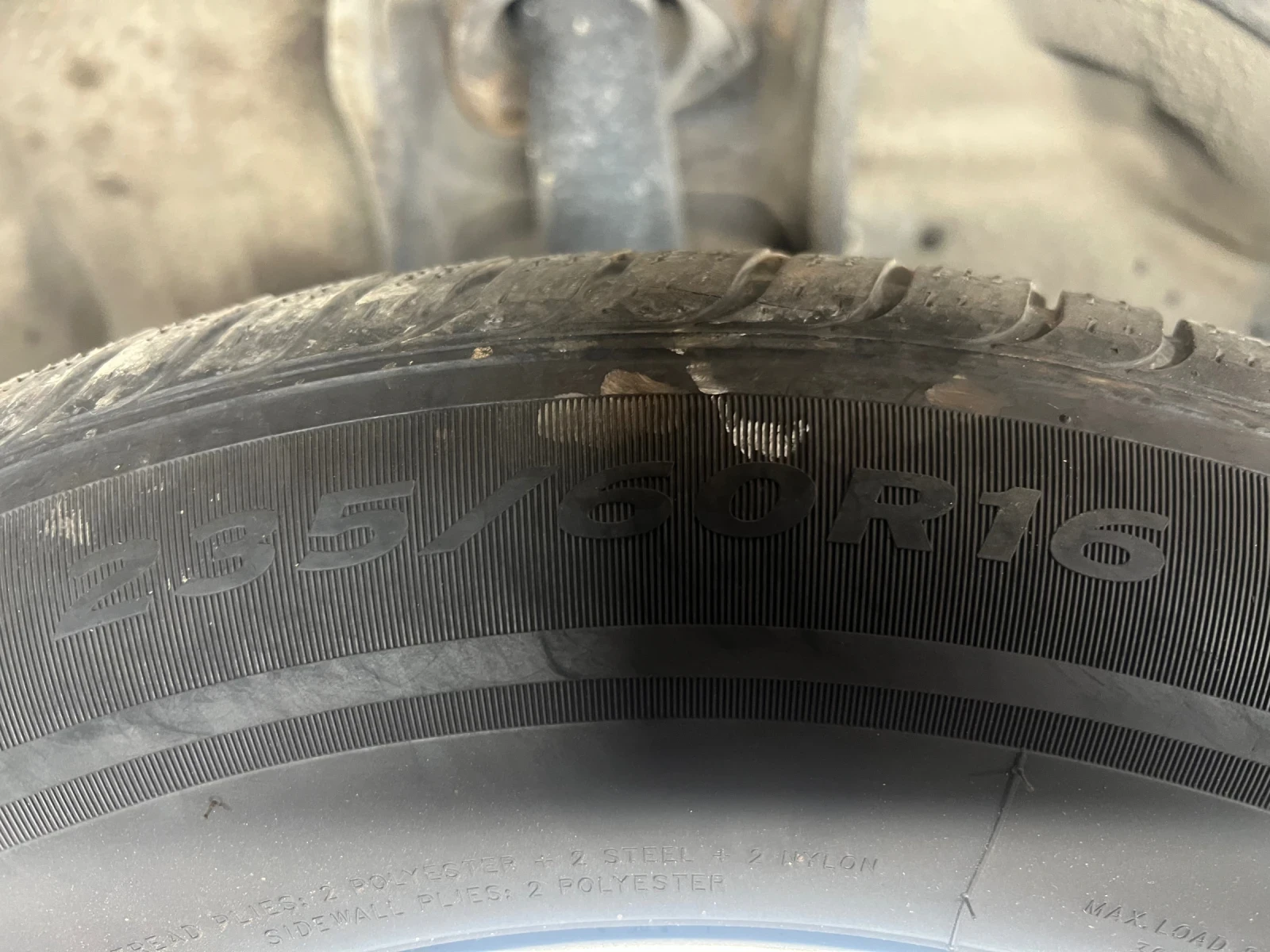 Гуми Зимни 235/60R16, снимка 5 - Гуми и джанти - 53949185