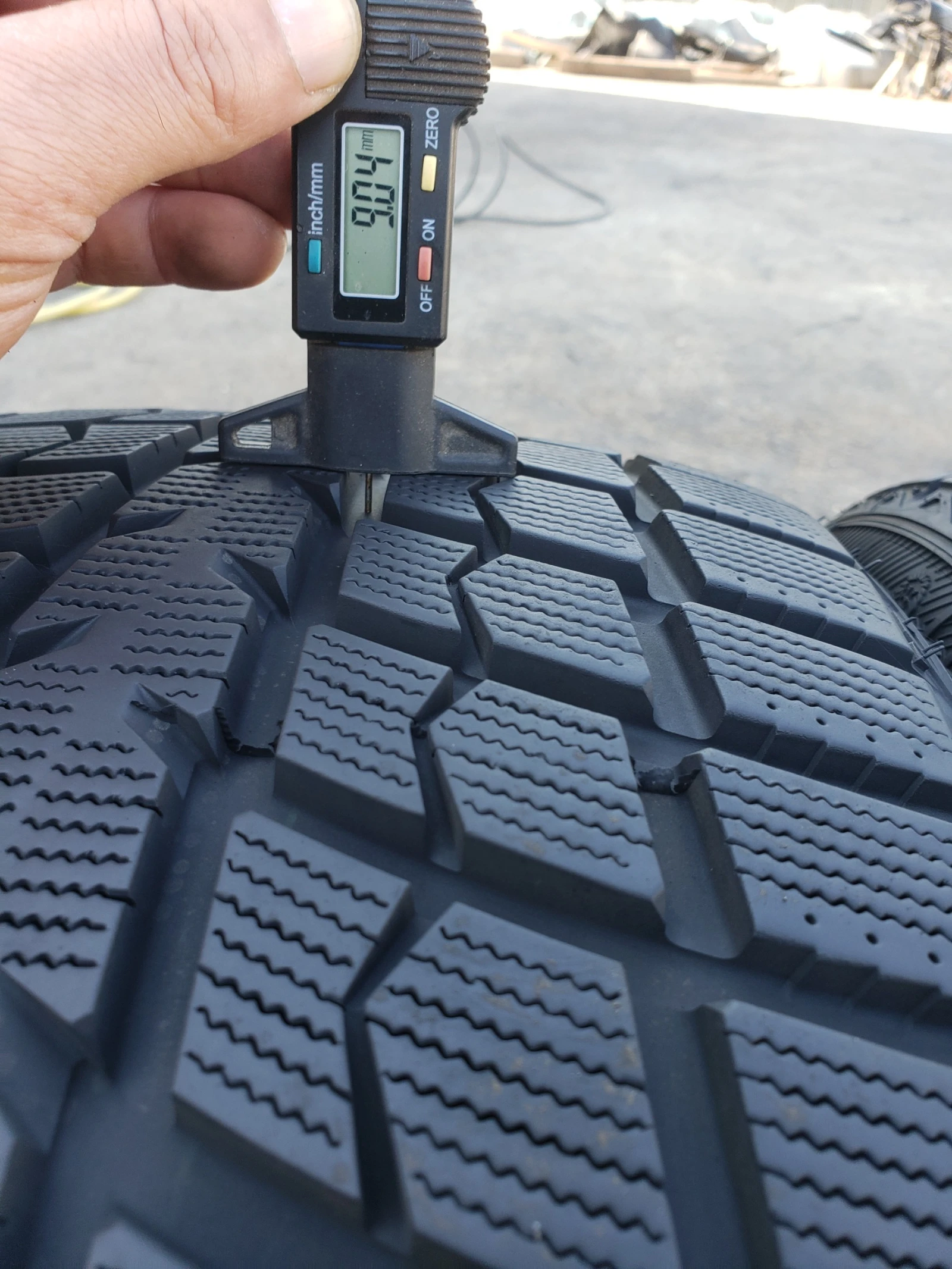 Гуми Зимни 285/35R20, снимка 8 - Гуми и джанти - 56038499