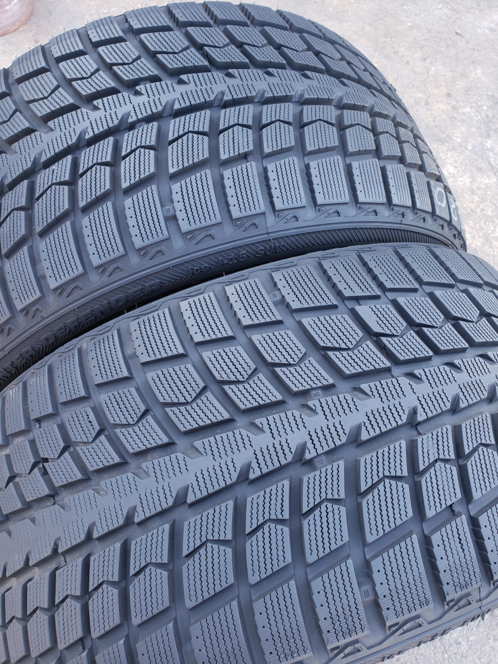 Гуми Зимни 285/35R20, снимка 4 - Гуми и джанти - 56038499
