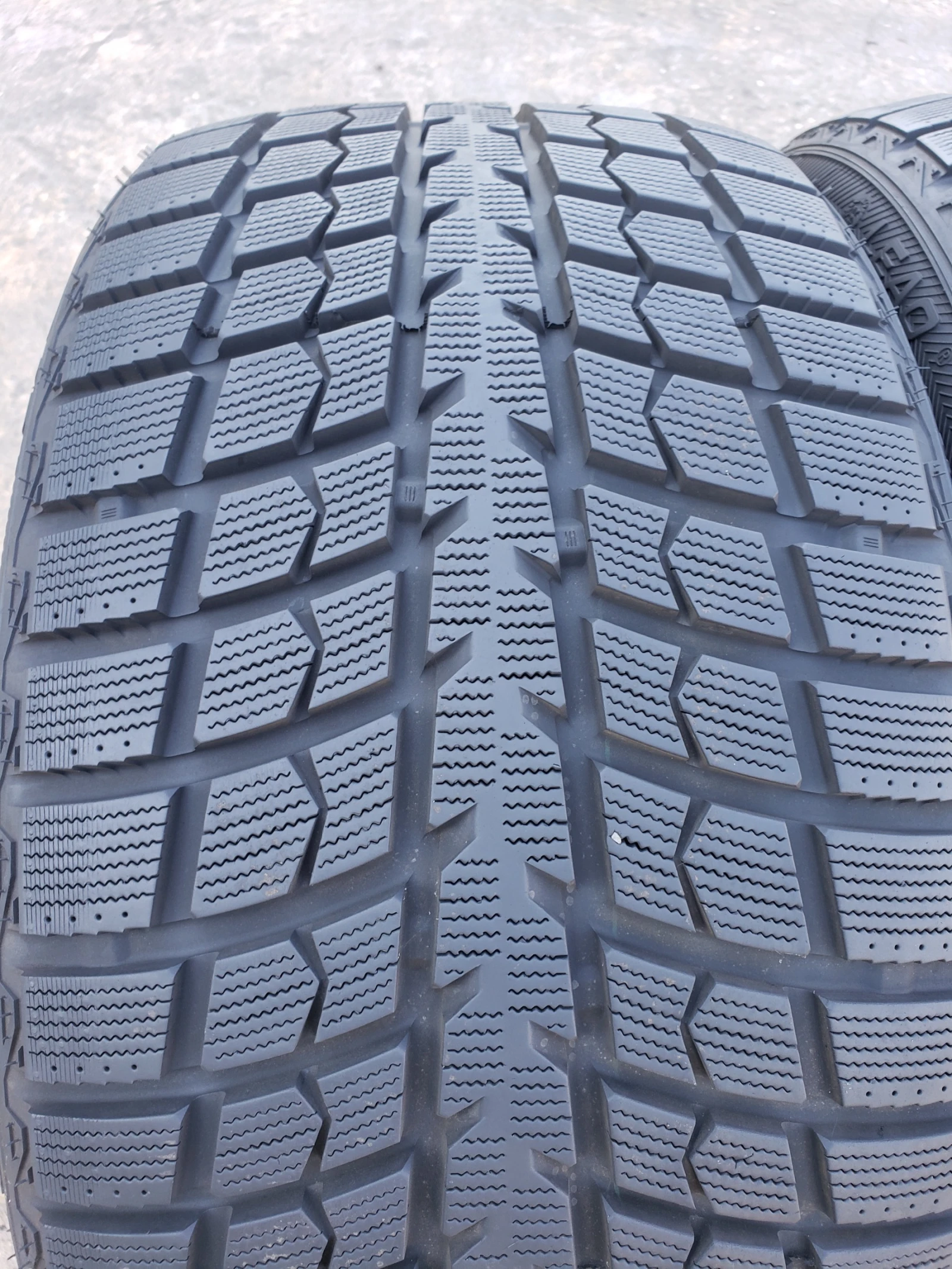 Гуми Зимни 285/35R20