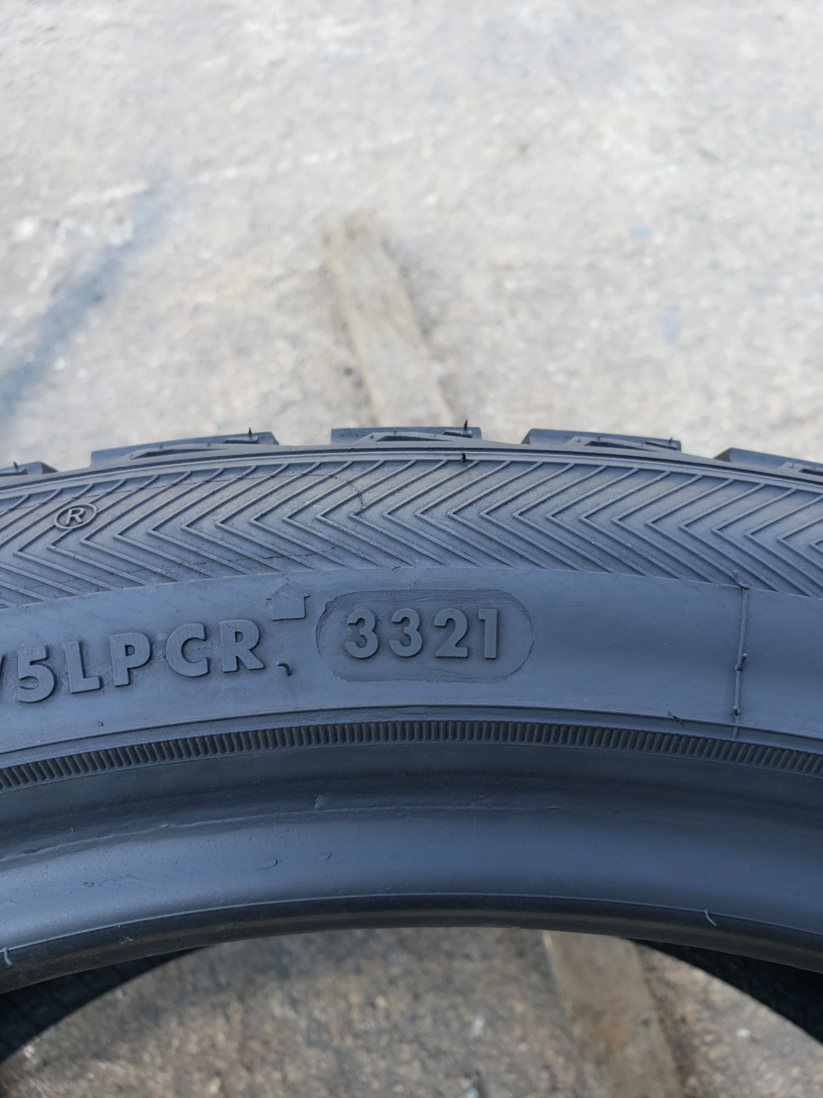 Гуми Зимни 285/35R20, снимка 7 - Гуми и джанти - 56038499