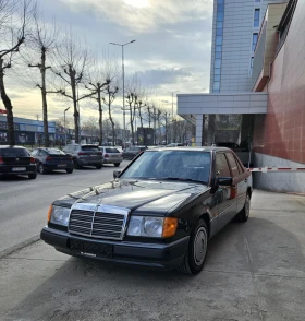 Mercedes-Benz E 230 Гаражен автомобил в уникално запазен вид, снимка 3