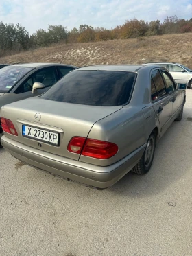 Mercedes-Benz E 220, снимка 3