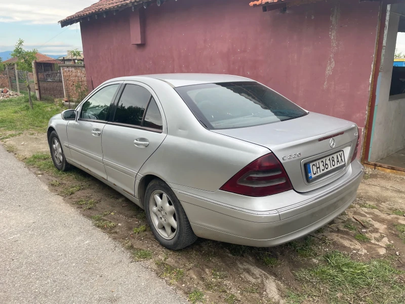 Mercedes-Benz C 220, снимка 4 - Автомобили и джипове - 47432864