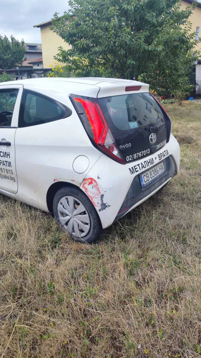 Toyota Aygo 1.0 газова уредба- товарна Перфектна, снимка 2 - Автомобили и джипове - 52426992