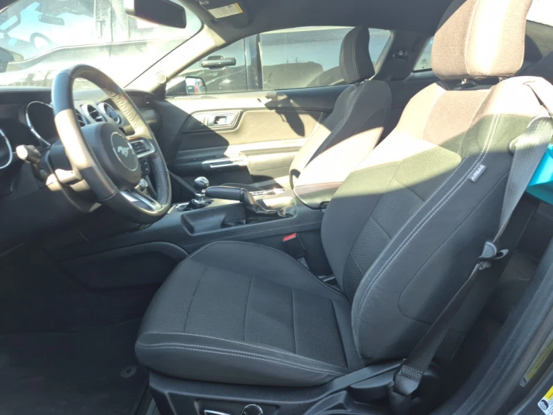 Ford Mustang * АВТО КРЕДИТ* ЦЕНА ДО БГ * СЕРВИЗНА ИСТОРИЯ * , снимка 5 - Автомобили и джипове - 52594486