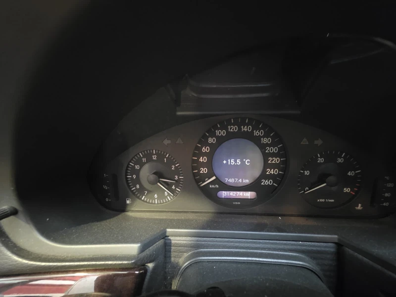 Mercedes-Benz E 220 CDI на пружини, снимка 14 - Автомобили и джипове - 52653757