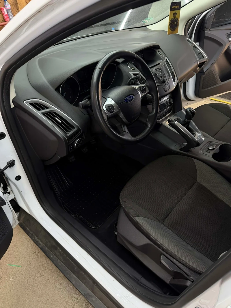 Ford Focus 1.0i, снимка 6 - Автомобили и джипове - 53149909