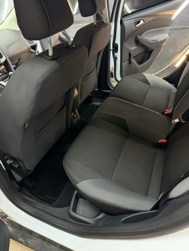 Ford Focus 1.0i, снимка 10 - Автомобили и джипове - 53149909
