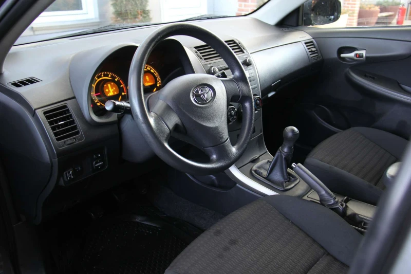 Toyota Corolla, снимка 5 - Автомобили и джипове - 53279539