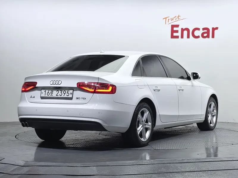 Audi A4 30 Tdi B8, снимка 4 - Автомобили и джипове - 54989630