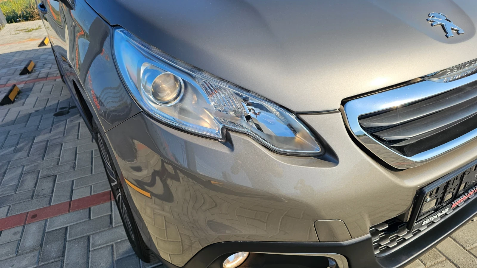 Peugeot 2008 1.2i---NAVI--LED--114.000km - изображение 2