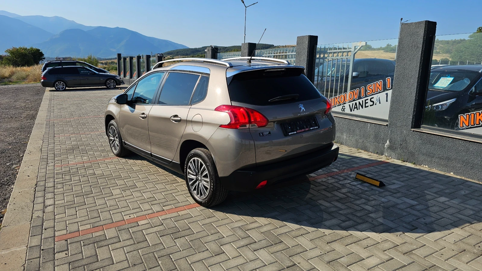 Peugeot 2008 1.2i---NAVI--LED--114.000km - изображение 5