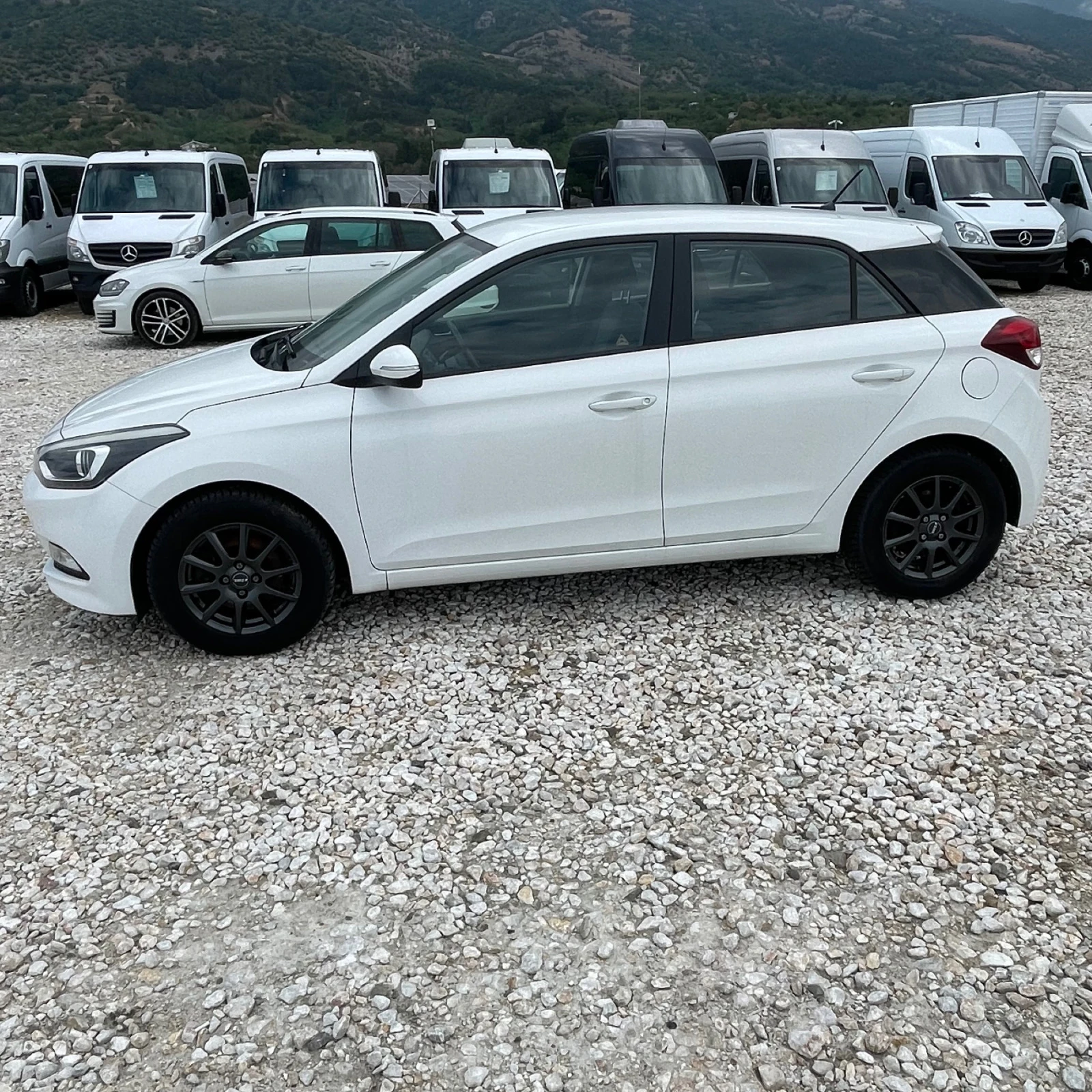 Hyundai I20 1.1CRDi-Клима-ЕВРО6 - изображение 6