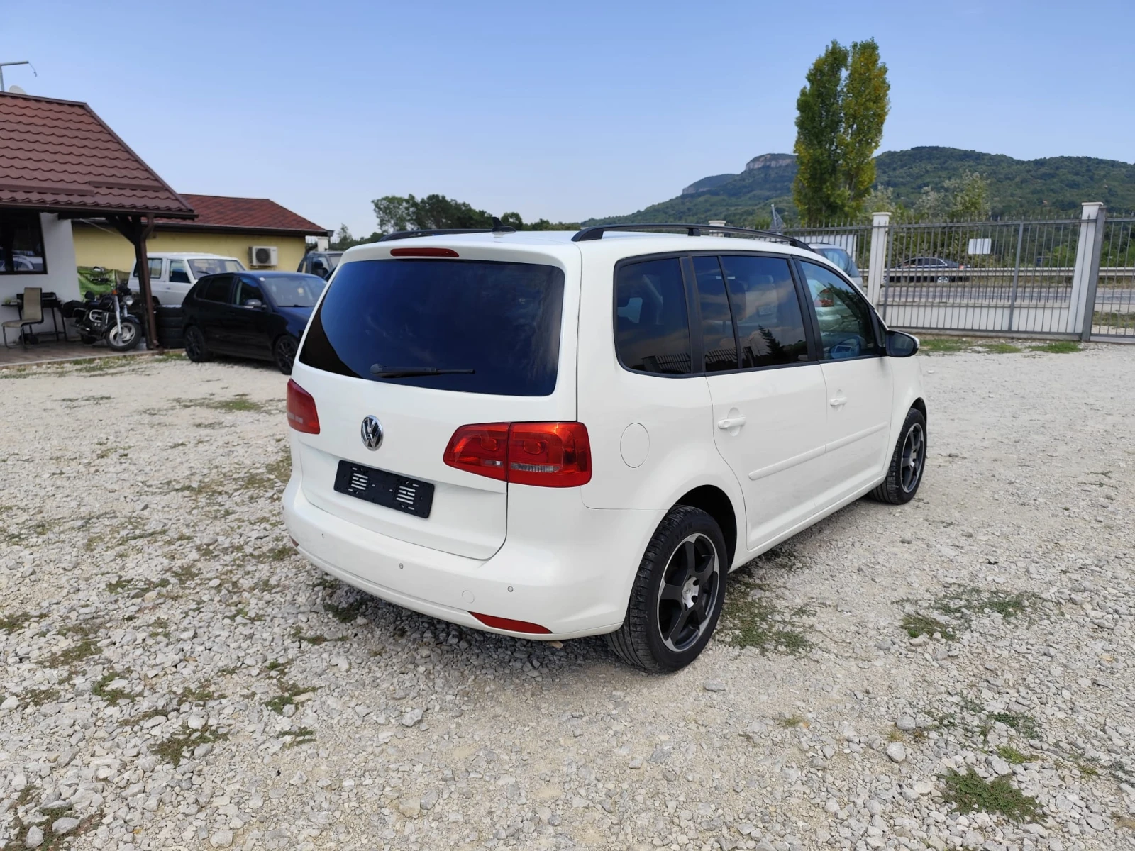 VW Touran 1.6 дизел Автомат Италия - изображение 5