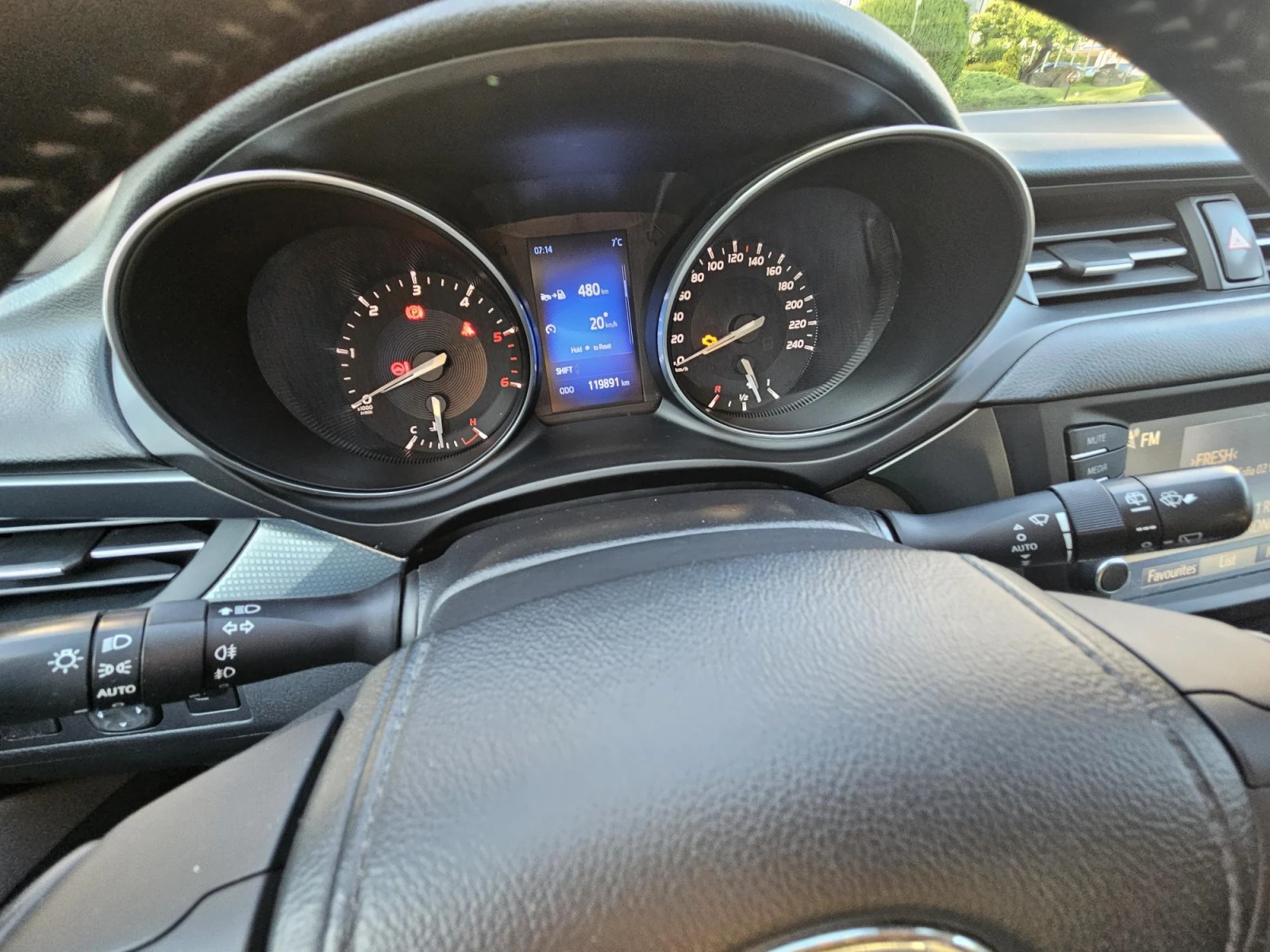 Toyota Avensis D4D  - Executive - изображение 4