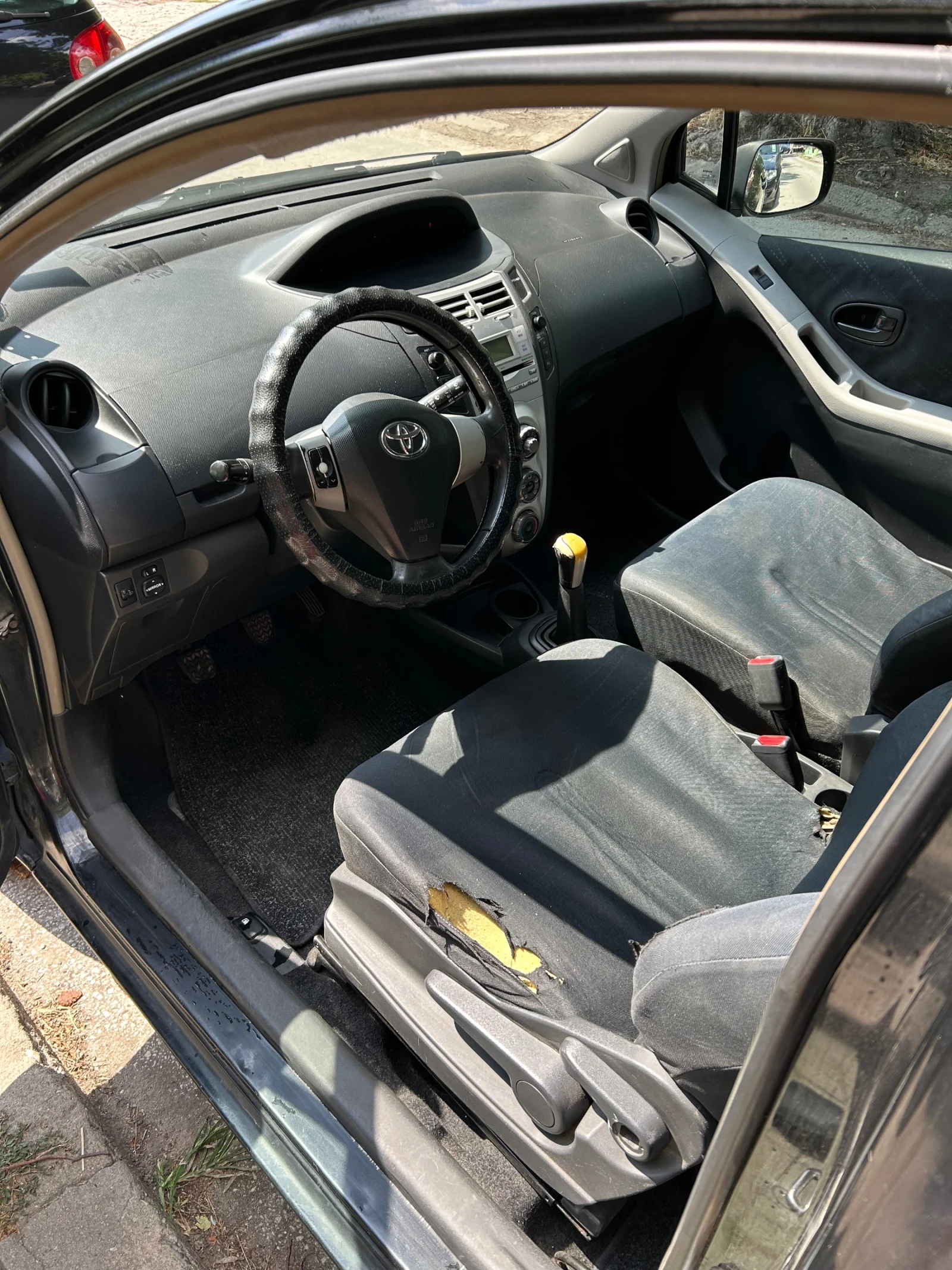 Toyota Yaris 1.0 - изображение 7