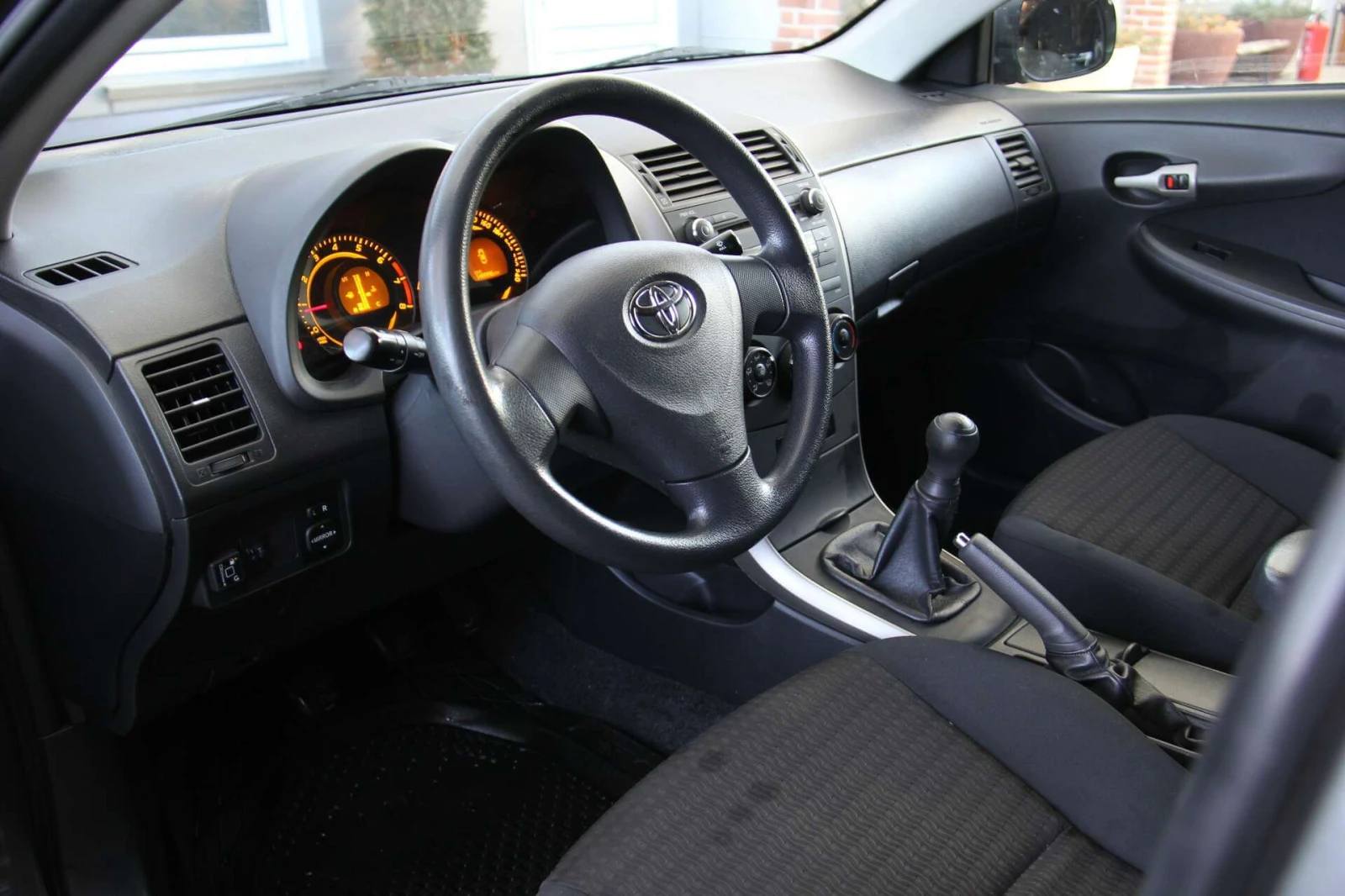 Toyota Corolla  - изображение 5