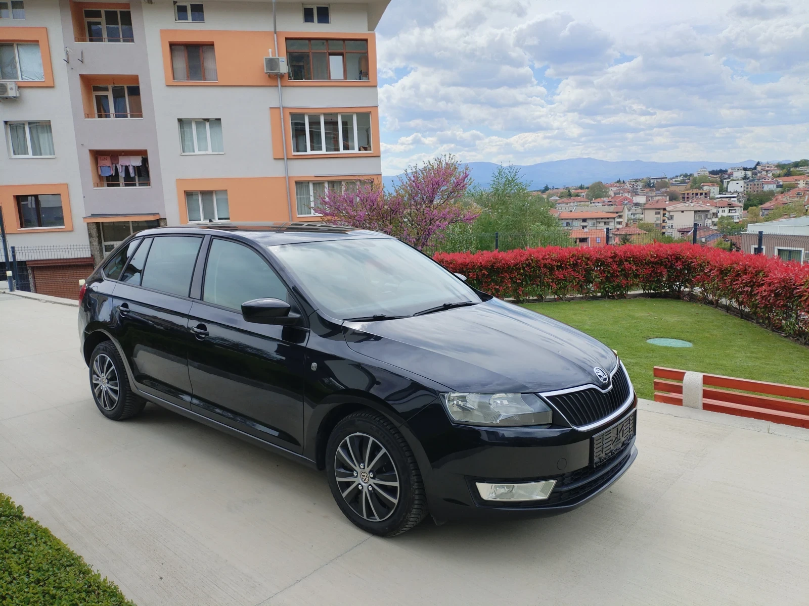 Skoda Rapid 1.6 TDI 90HP Климатроник Подгреви Hi-line , снимка 3 - Автомобили и джипове - 54416344
