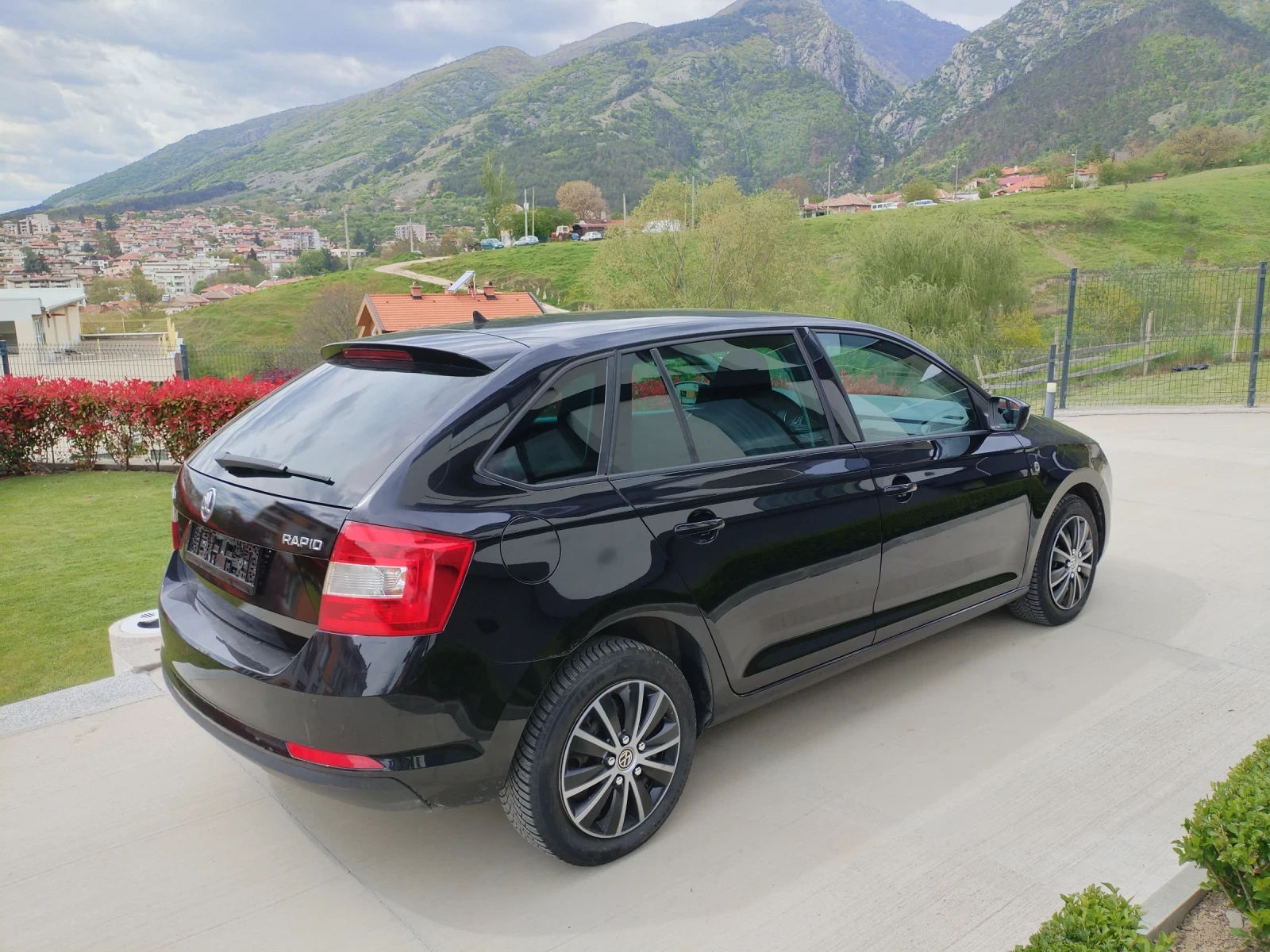 Skoda Rapid 1.6 TDI 90HP Климатроник Подгреви Hi-line , снимка 5 - Автомобили и джипове - 54416344