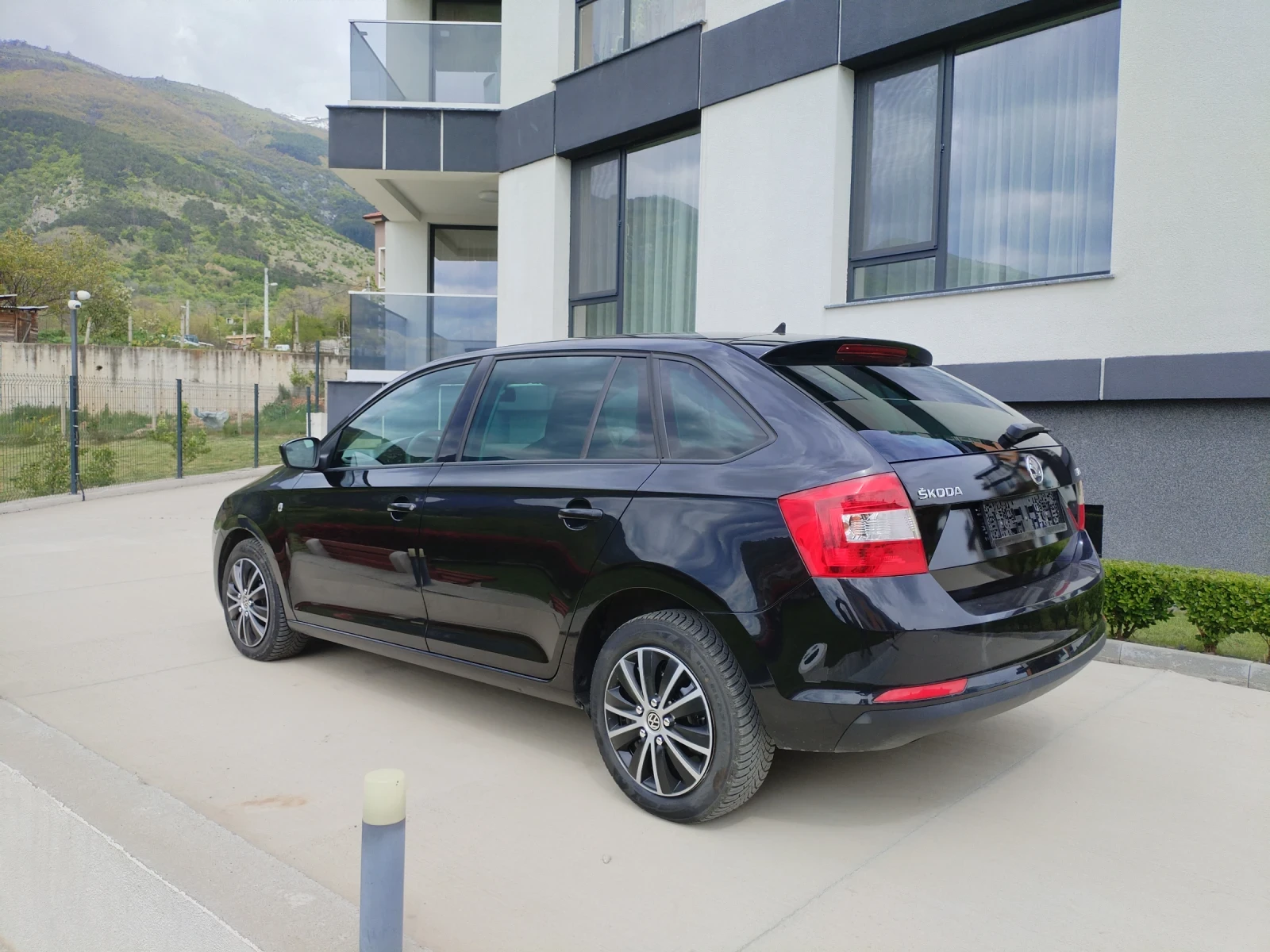 Skoda Rapid 1.6 TDI 90HP Климатроник Подгреви Hi-line , снимка 7 - Автомобили и джипове - 54416344
