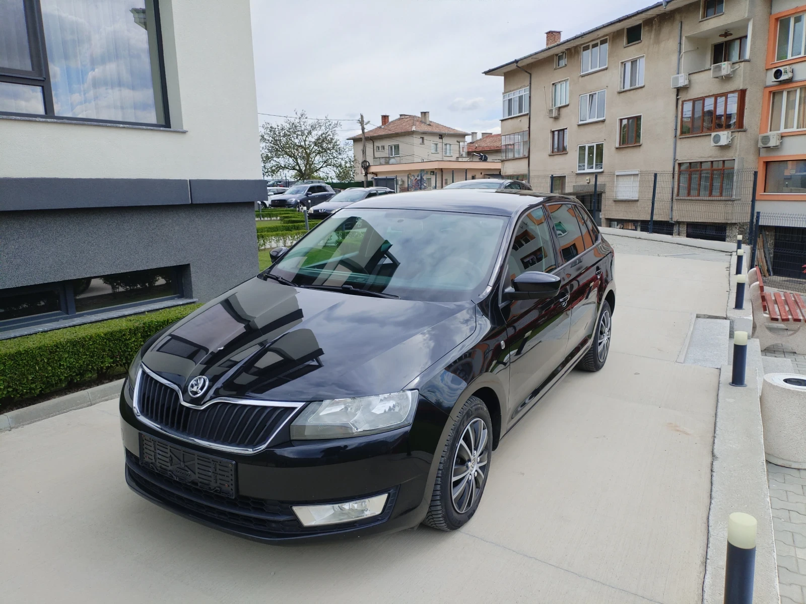 Skoda Rapid 1.6 TDI 90HP Климатроник Подгреви Hi-line 