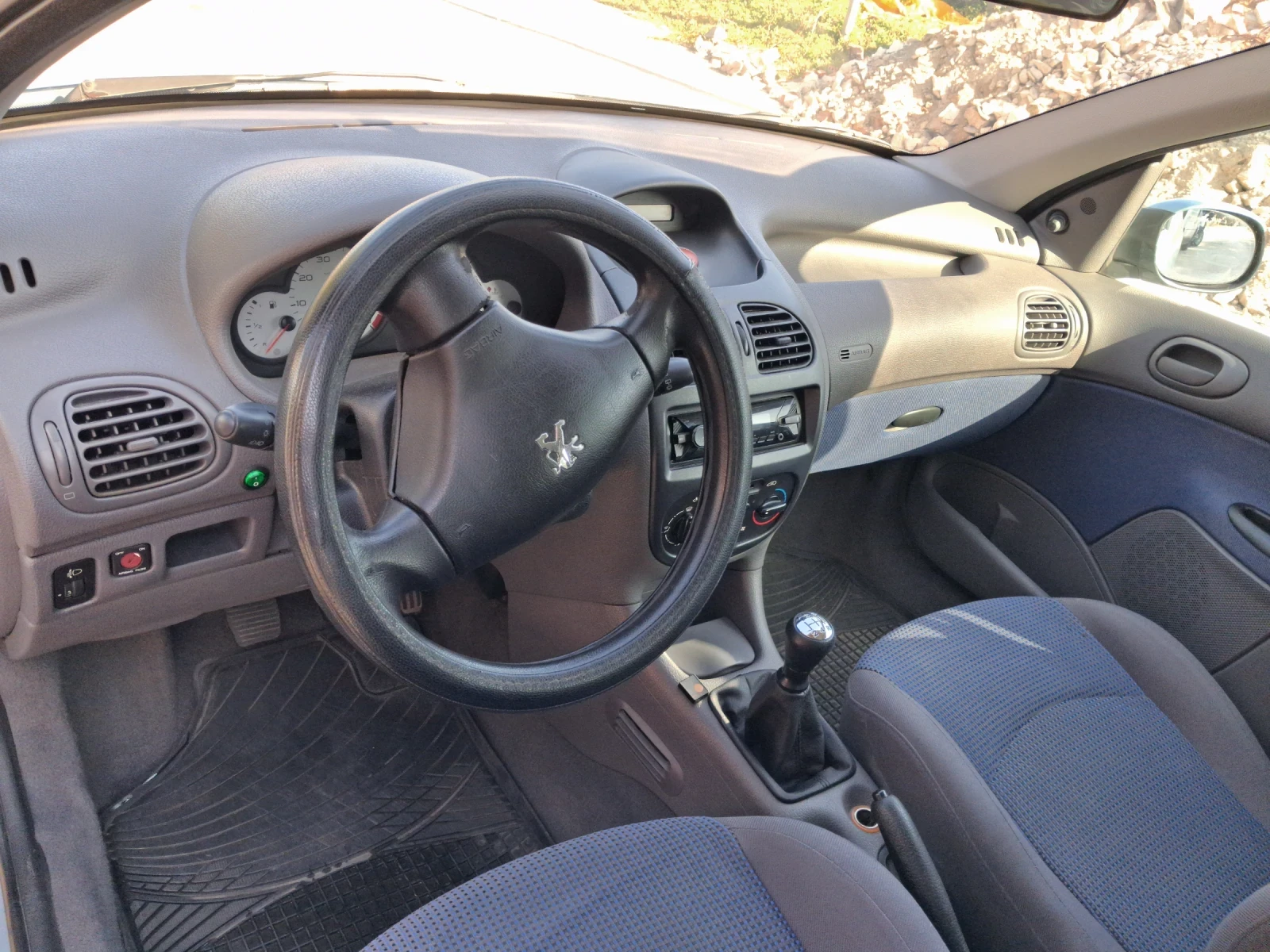 Peugeot 206, снимка 8 - Автомобили и джипове - 54426838