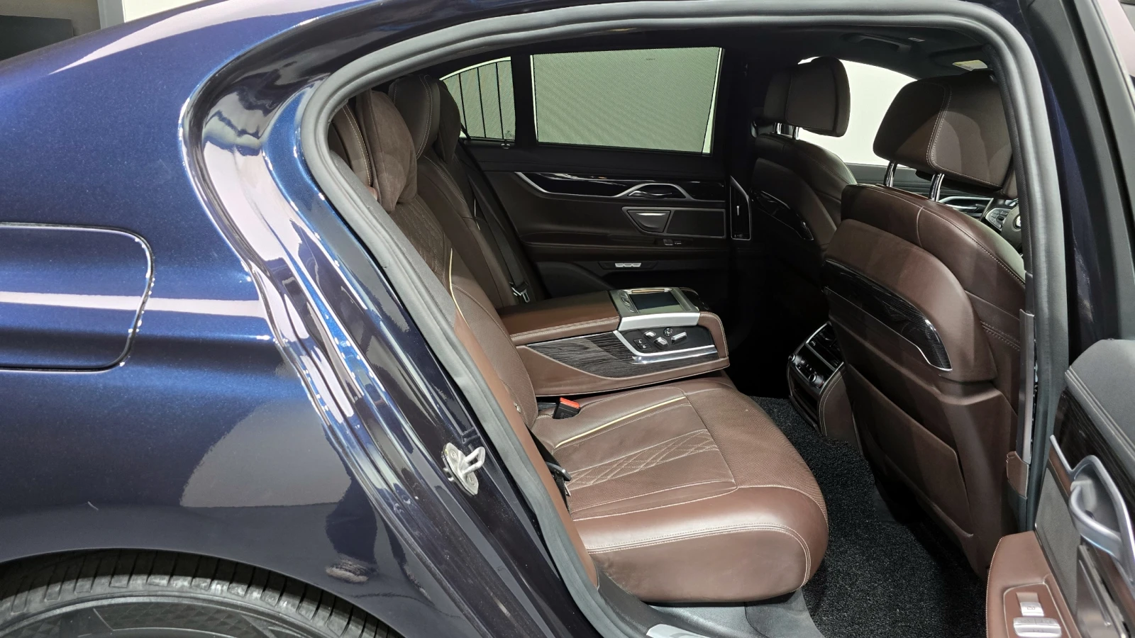 BMW 740 M-PK* 8ZF* SOFT-CLOSE* ОБДУХ* МАСАЖ* HEAD-UP* 360*, снимка 16 - Автомобили и джипове - 54649721