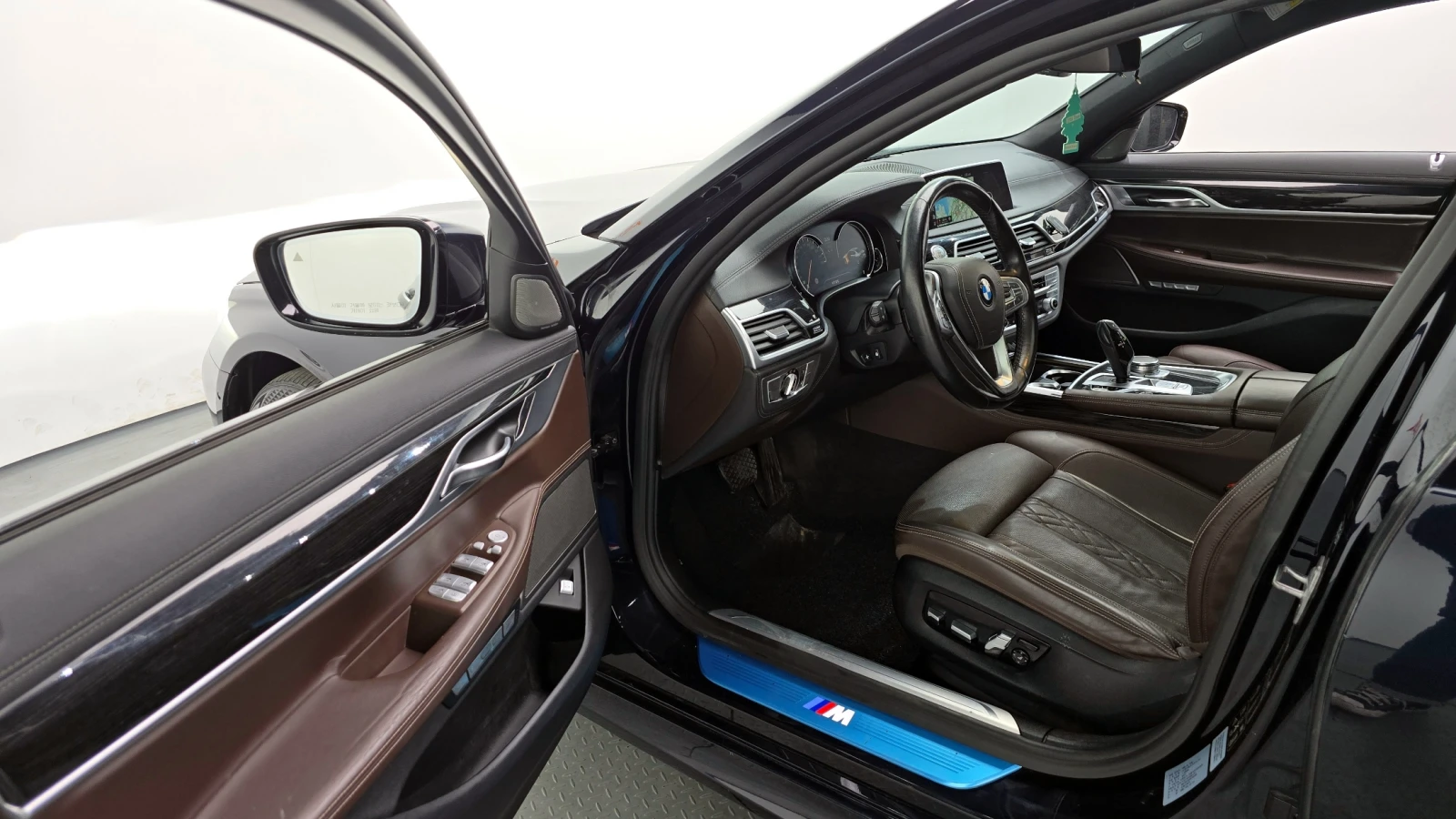 BMW 740 M-PK* 8ZF* SOFT-CLOSE* ОБДУХ* МАСАЖ* HEAD-UP* 360*, снимка 8 - Автомобили и джипове - 54649721