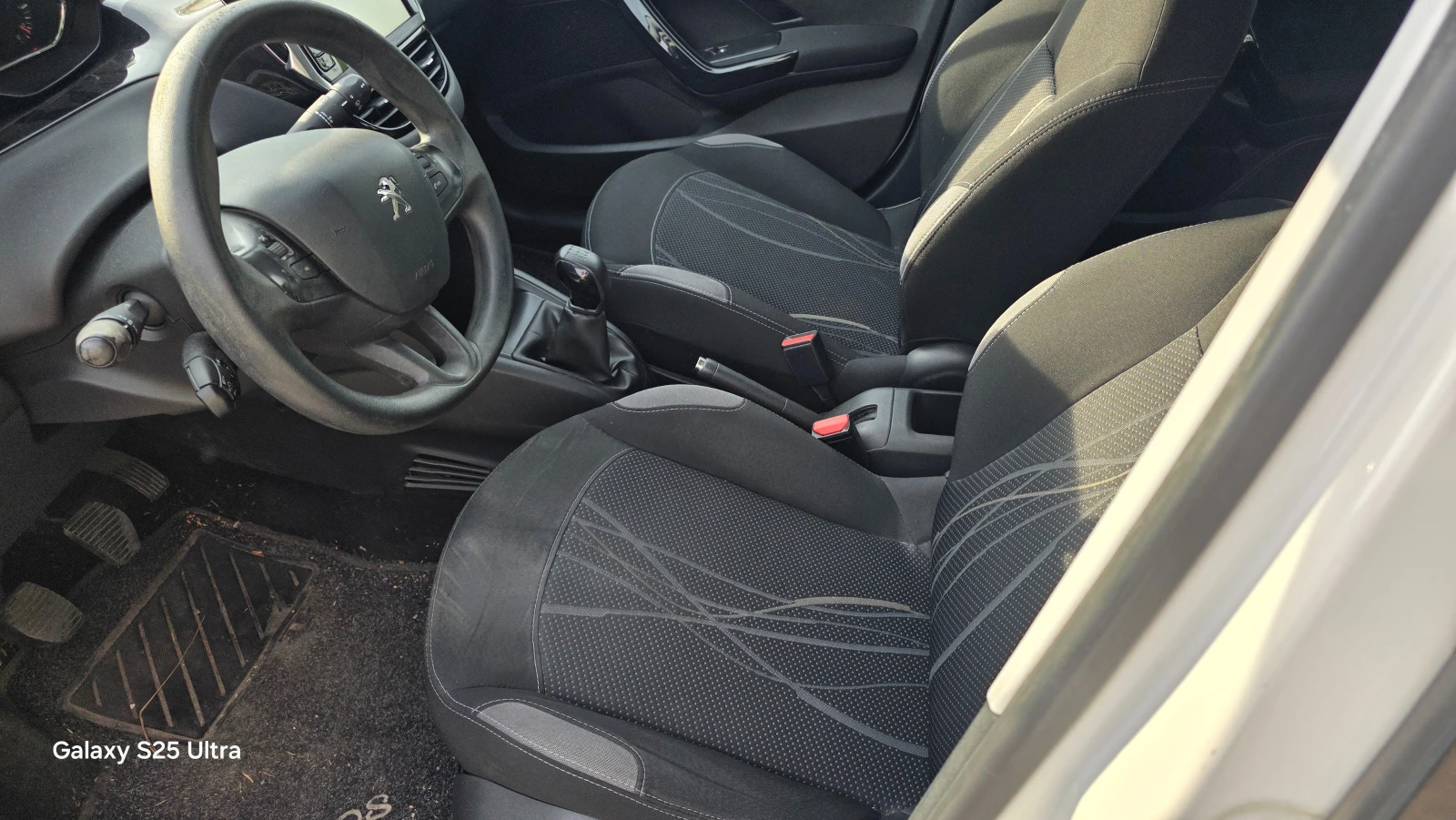 Peugeot 208 1.4i газ, снимка 6 - Автомобили и джипове - 54887164