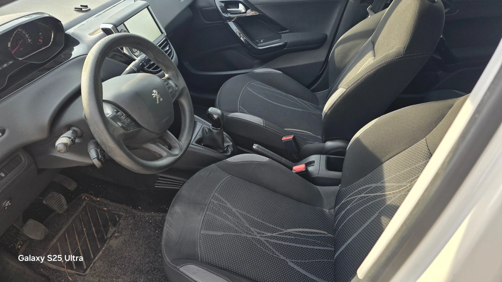 Peugeot 208 1.4i газ, снимка 5 - Автомобили и джипове - 54887164