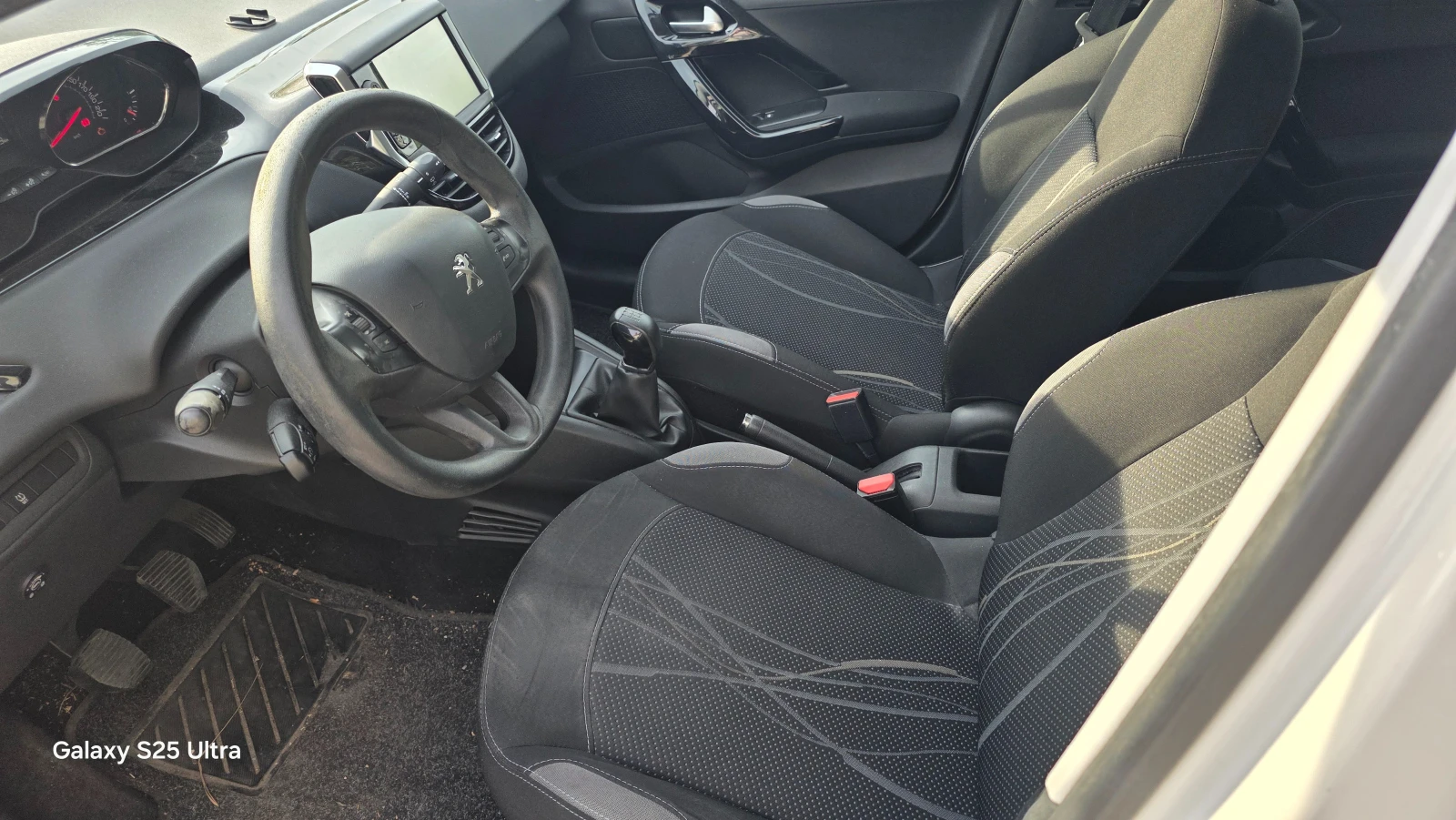 Peugeot 208 1.4i газ, снимка 3 - Автомобили и джипове - 54887164