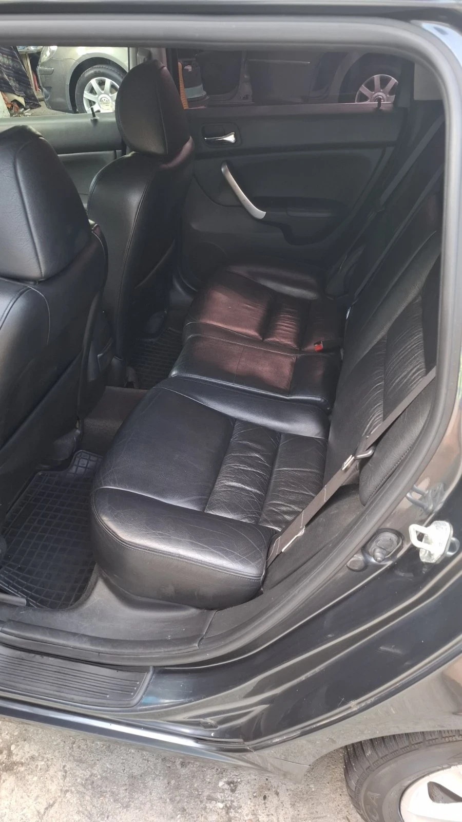 Honda Accord 2.4 i-VTEC Executive, снимка 4 - Автомобили и джипове - 55014147