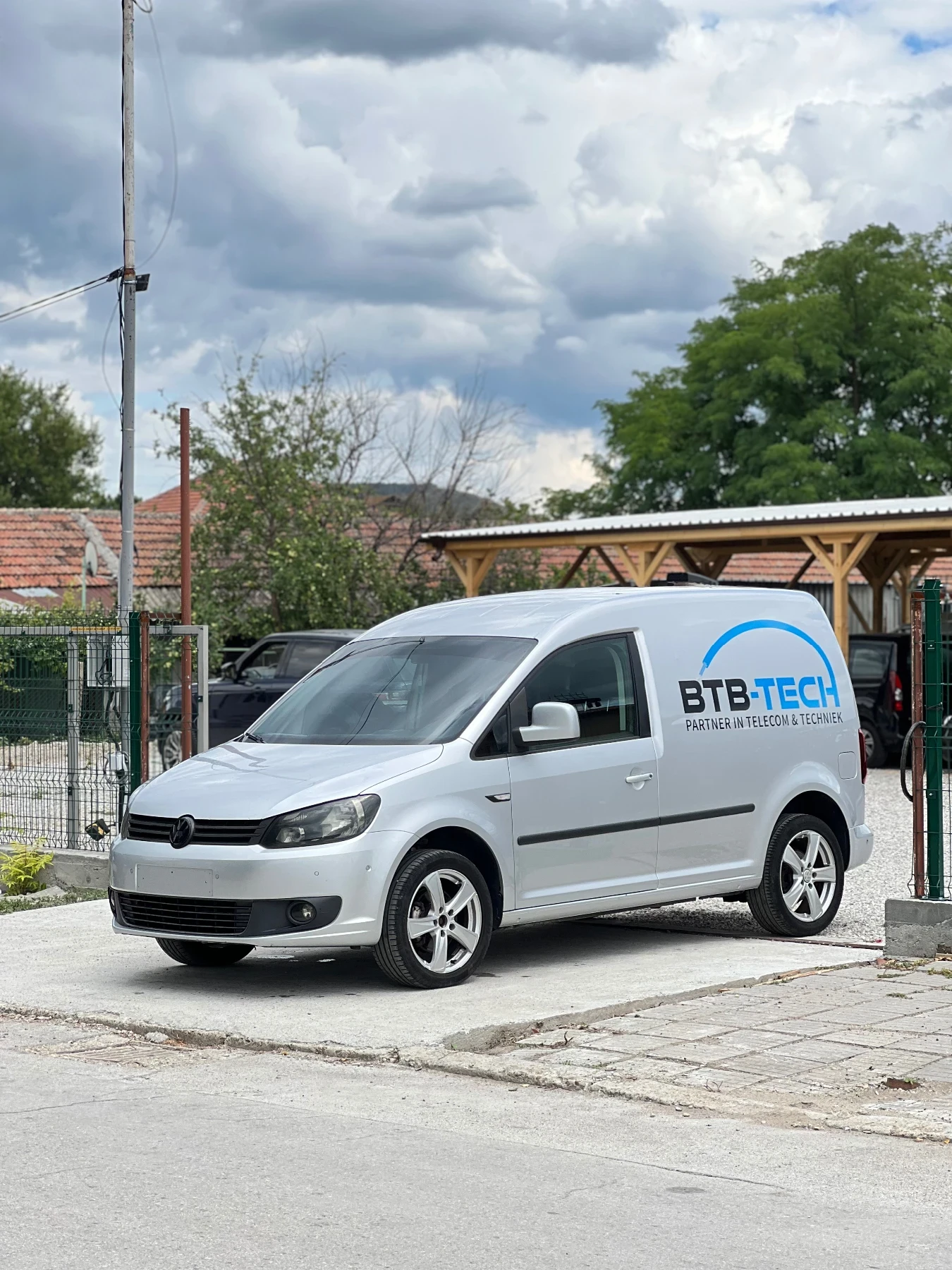 VW Caddy 1.6tdi 102к.с.