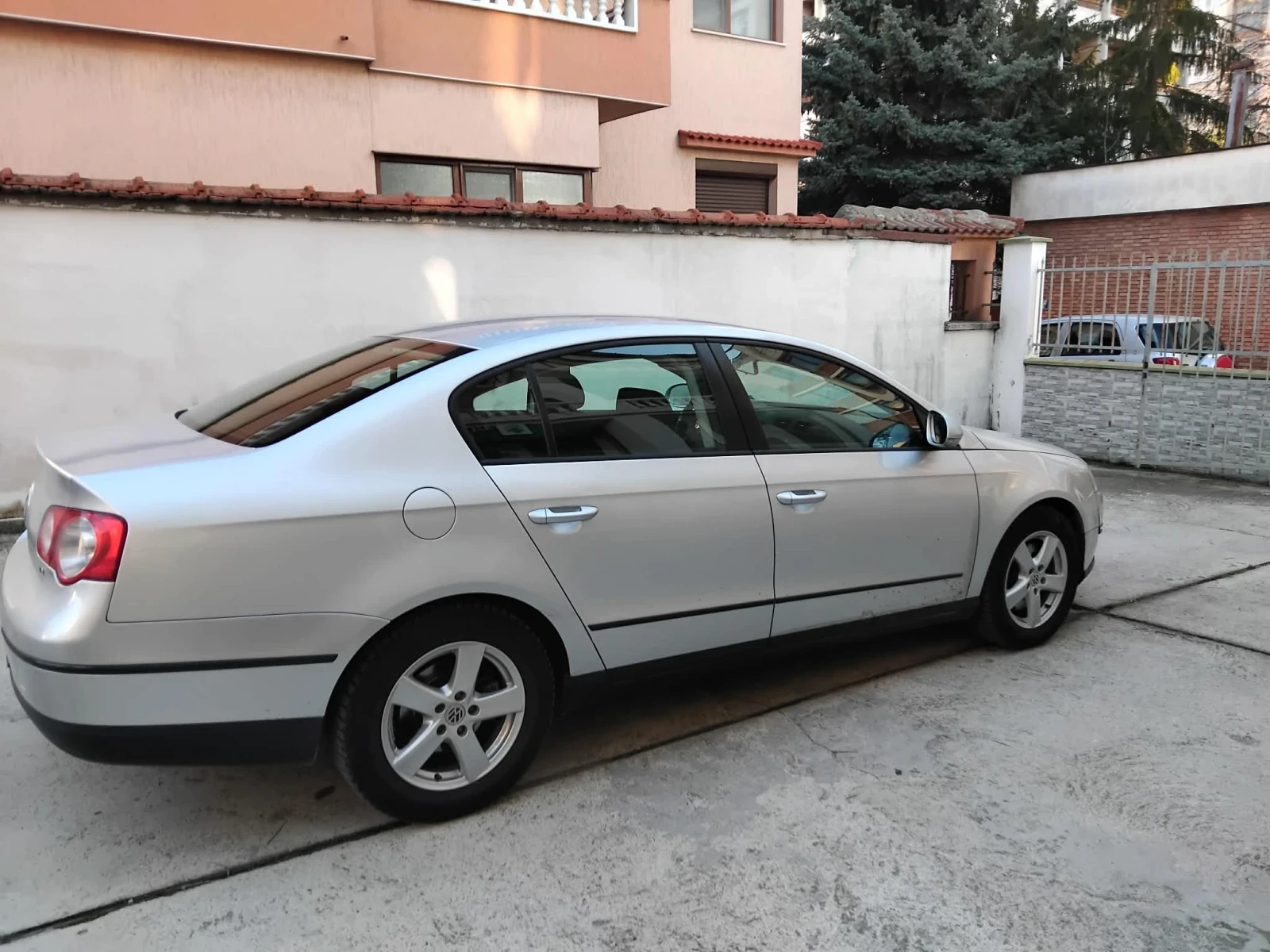 VW Passat 1.9 TDI, снимка 3 - Автомобили и джипове - 55465438