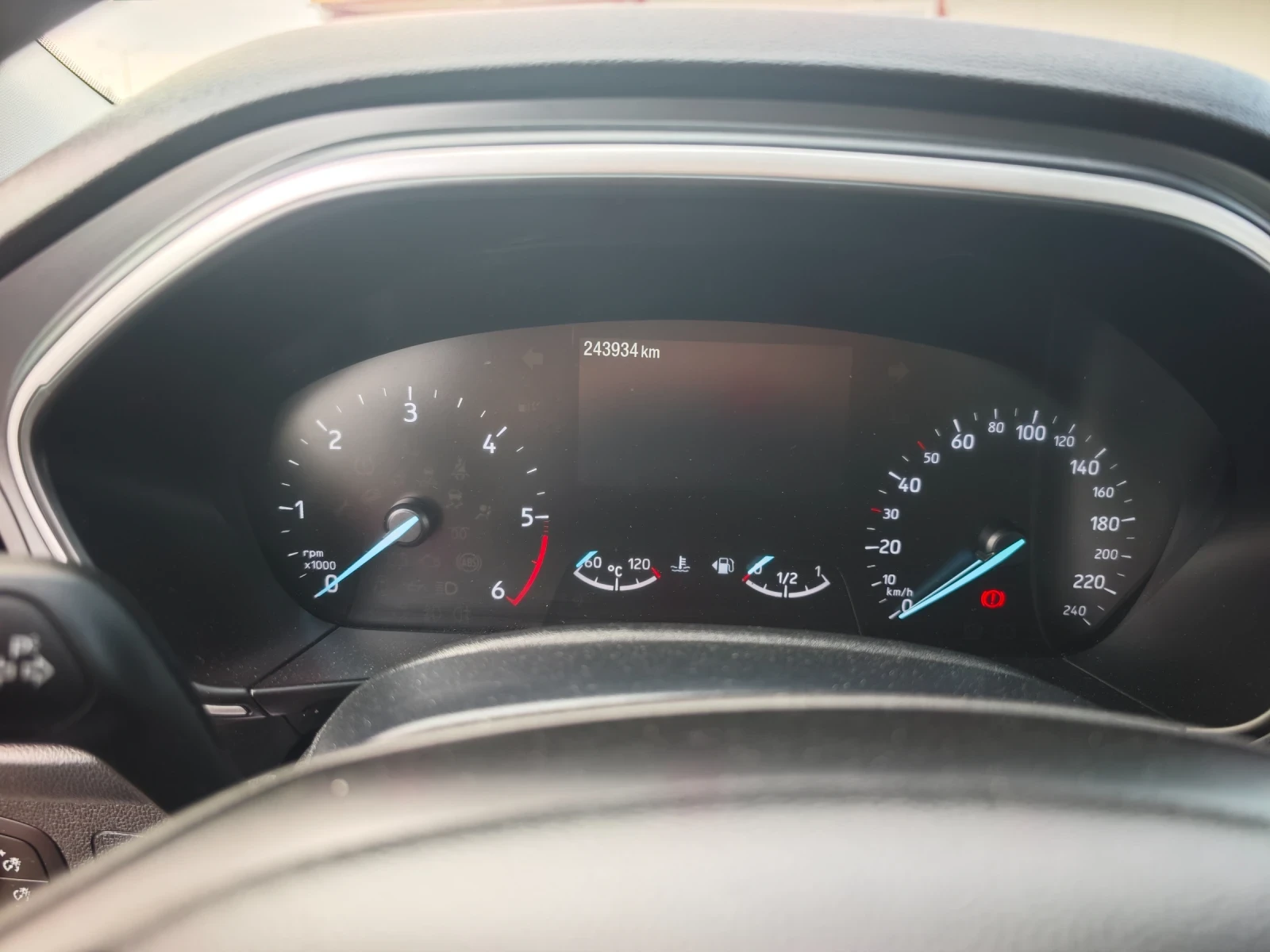 Ford Focus 1.5tdci, снимка 8 - Автомобили и джипове - 55708766