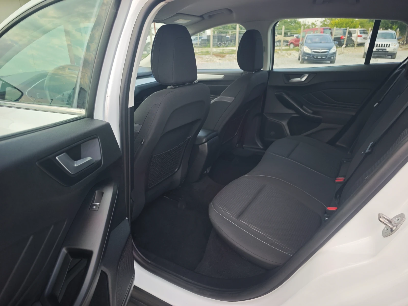 Ford Focus 1.5tdci, снимка 10 - Автомобили и джипове - 55708766